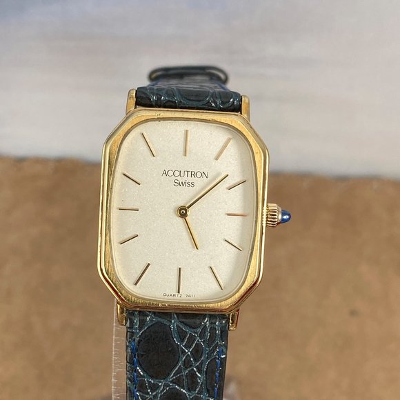 VINTAGE Bulova ACCUTRON SWISS QUARTZ 18K Heavy Gold electroplate - Picture 2 of 9